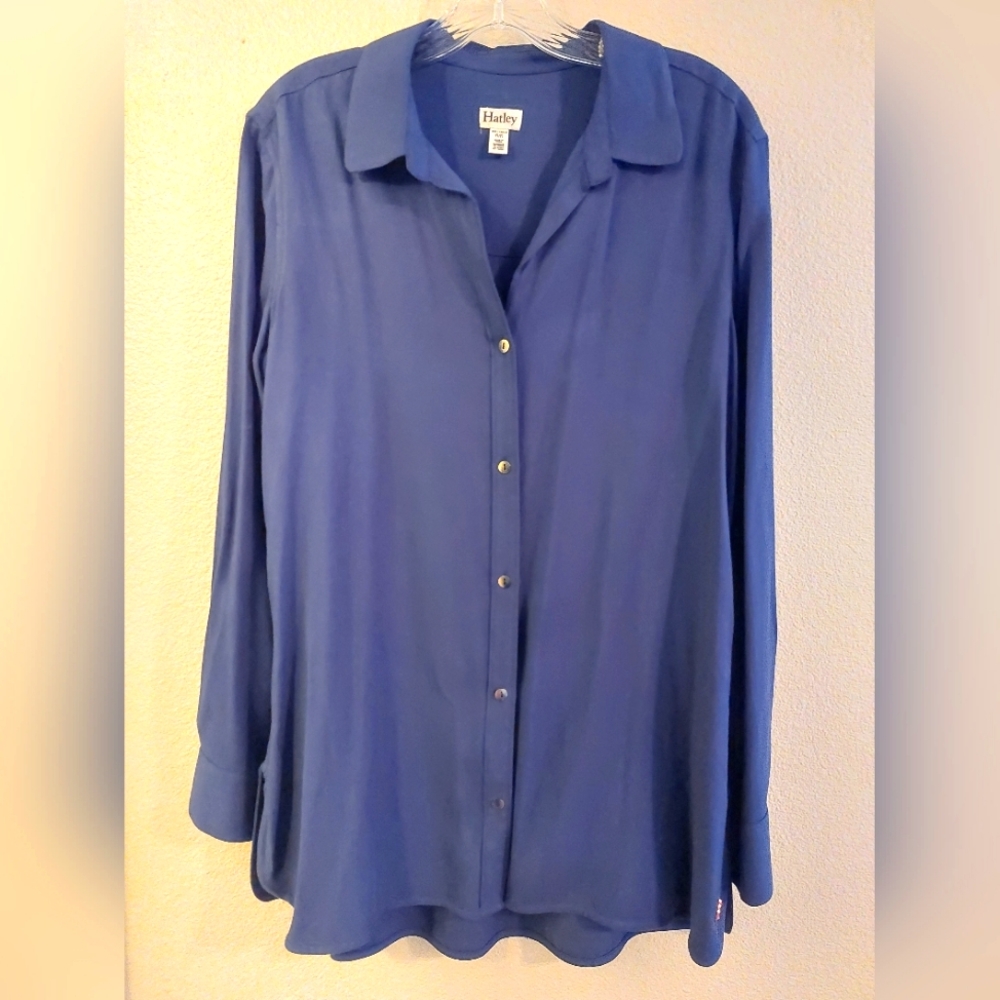 NWOT Womens blouse, Like New, Hadley button up, Navy, Medium